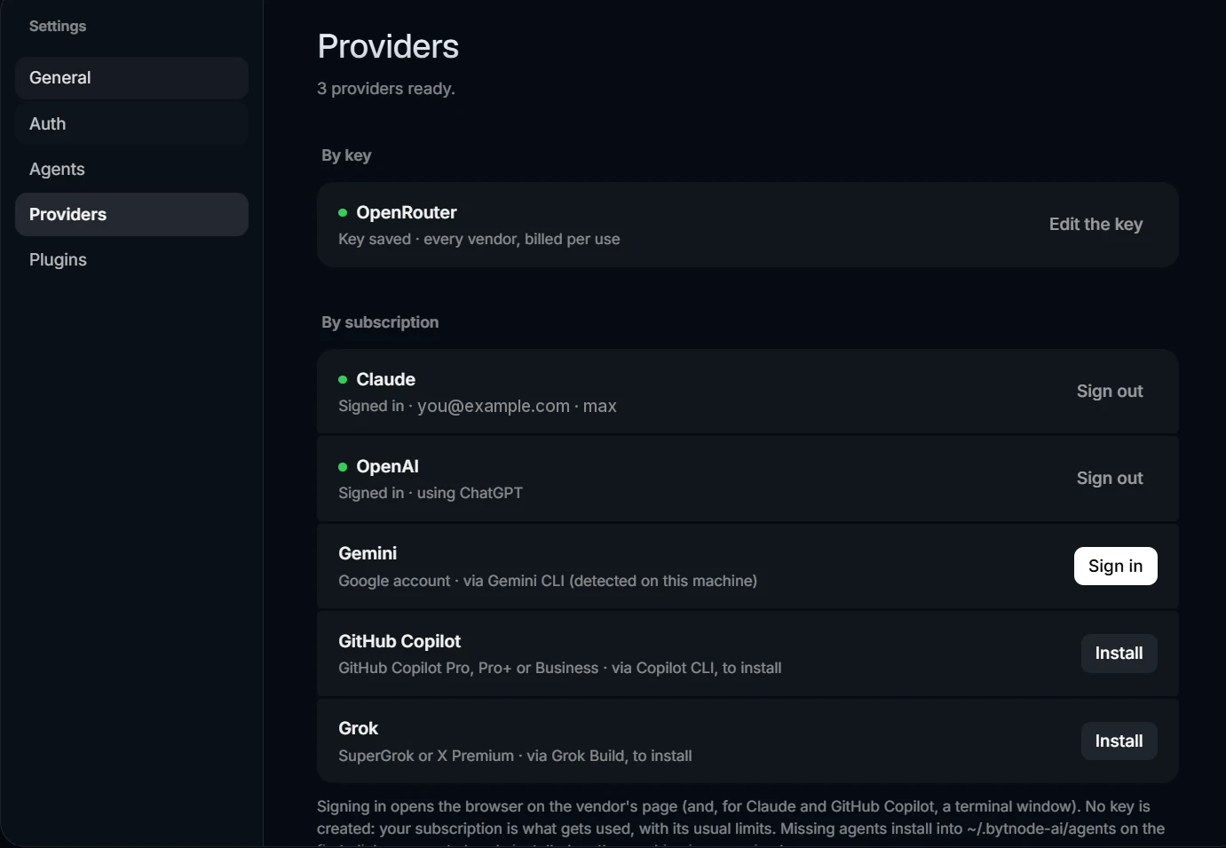 Les réglages des fournisseurs : une clé OpenRouter enregistrée, Claude et OpenAI connectés, Gemini, GitHub Copilot et Grok prêts à être branchés.